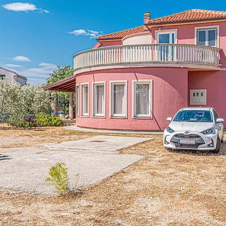 Holiday home Beautiful In With Wifi