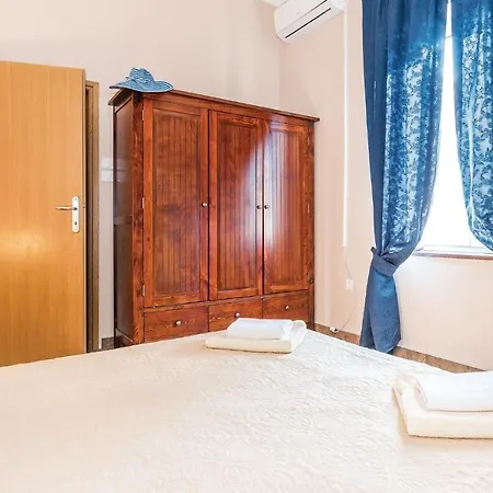 Beautiful In With Wifi Holiday home Sibenik